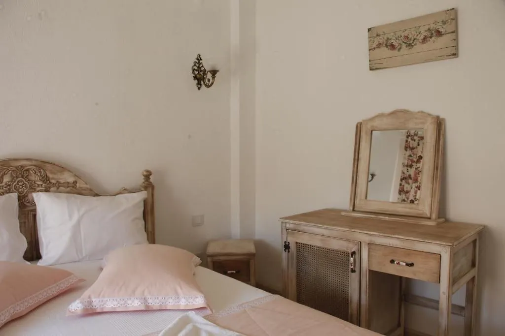 Ciftekuyu Hotel Alacati